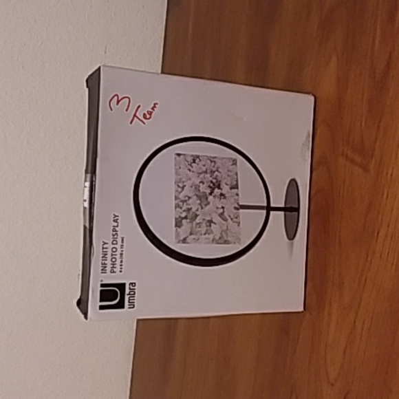 Umbra Infinity Photo Displays - Picture 3 of 7